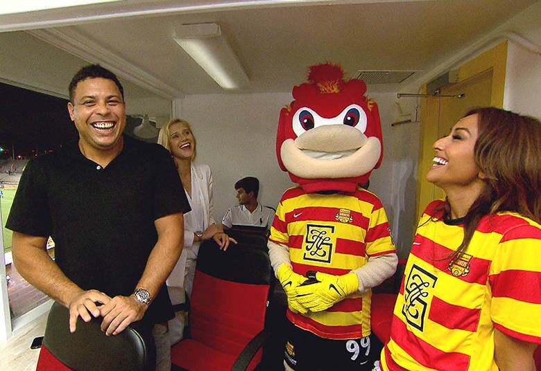 O encontro renderá muitas revelações de Ronaldo e que darão o que falar
+ VÍDEO: Sabrina viaja para os EUA e conhece brasileiros que ganham a vida em Miami
+ Karina Bacchi lista dicas de "sobrevivência" para A Fazenda
+ Assista às íntegras do Programa da Sabrina no R7.com/Play!