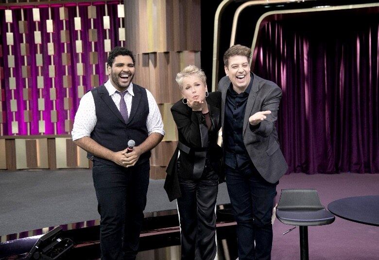 Em março de 2015, Xuxa foi apresentada oficialmente como a nova contratada da Record TV. Tratou-se de um dos principais acontecimentos da televisão brasileira na década, devido, justamente, à importância e à popularidade da artista, um dos ícones do país. Em conversa com Fábio Porchat no Programa do Porchat que vai ao ar nesta quarta-feira (19), a eterna Rainha dos Baixinhos revela como foram as conversas com a emissora que celebra 65 anos em 2018