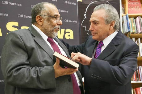 Jorge Bastos Moreno com Michel Temer no lançamento do livro "A história de Mora — a saga de Ulysses Guimarães"