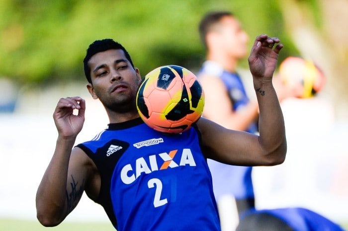 André Santos deixou o Fla depois de ser agredido por torcedores