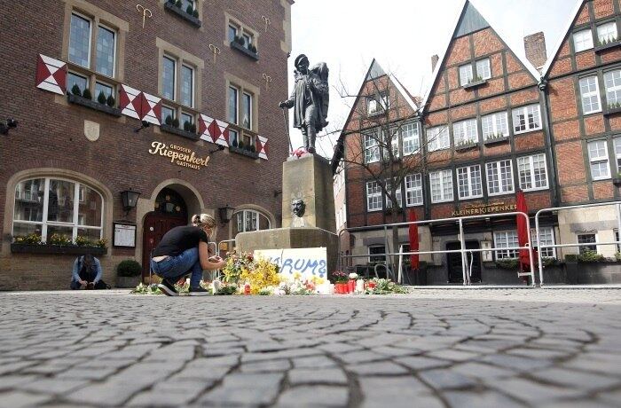 Cidadãos alemães prestam suas homenagens às vítimas