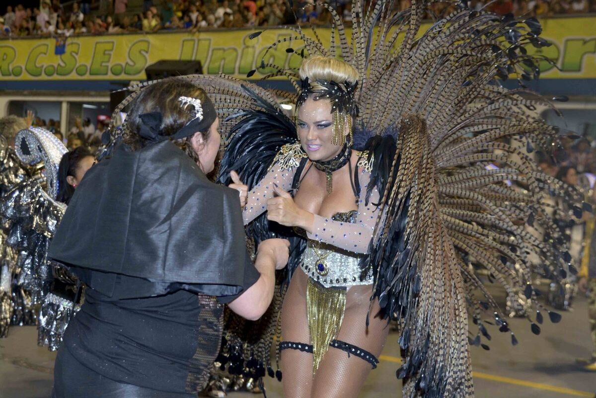 Veja as declarações de Ellen Roche aos críticos de seu corpo