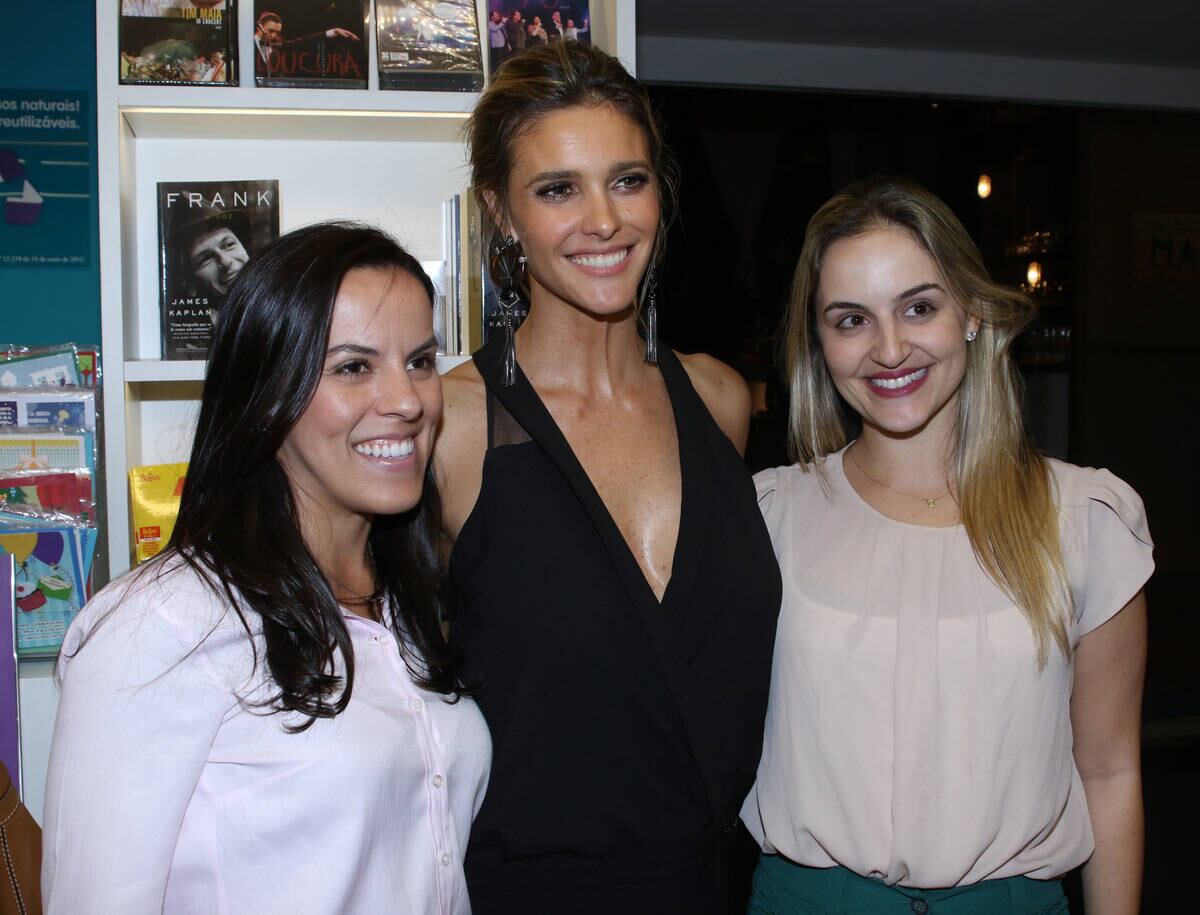 Fernanda Lima foi simpática com seus fãs na noite desta quarta-feira (16)

Acesse o R7 Play e assista à programação da Record quando quiser
