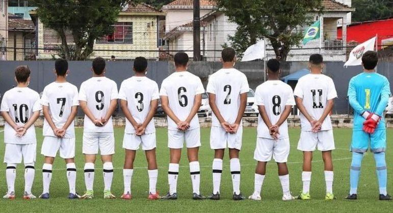 Base do Santos sempre vem forte em competições oficiais: celeiro de jovens talentos