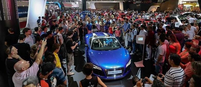 Dezenas de milhares de pessoas vieram de várias partes do País para ver os carrões desta 28ª edição da feira