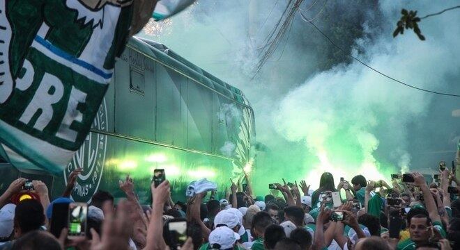Torcida do Guarani. Rotulada como violenta pelo Ministério Público de São Paulo