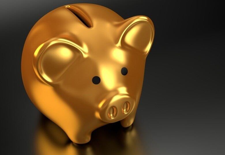 "Quando olhamos no valor, parece que são só alguns centavos, só que se olharmos no contexto, como um todo, é um valor que efetivamente eu poderia fazer muitas coisas e acabamos entrando no automático e não observamos", conta a educadora financeira, Cíntia Senna.