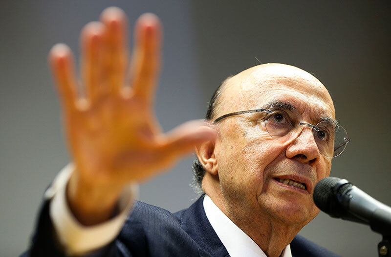 Meirelles enfatiza a importância das reservas internacionais, que garantiram que o Brasil enfrentasse a crise econômica