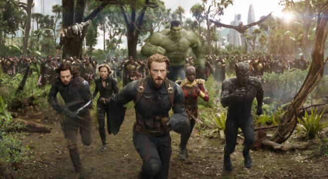 Heróis entram em ação contra o exército do vilão Thanos