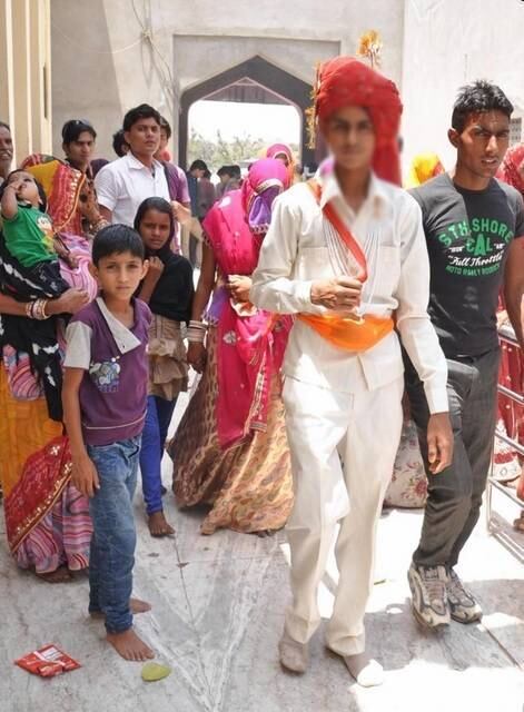 — Parar o casamento infantil é um desafio tal
como mudar um país durante uma noite. Quando chegamos ao local, muitas crianças
já estão casadas. Estamos tentando educar as pessoas sobre os danos do
casamento precoce, mas sabemos que ainda vai demorar muito porque esse é um
costume da Índia

Estupro coletivo em ônibus enfurece indianos e leva multidão às ruas de Nova Déli
