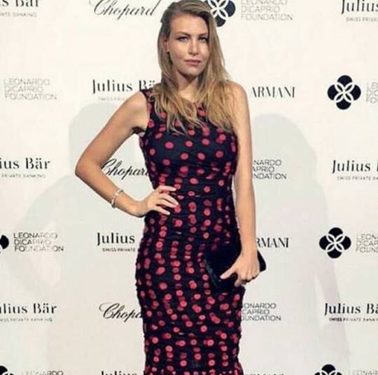 Quando o jogador voltou ao Brasil, o namoro não resistiu à distância e a gata terminou o relacionamento