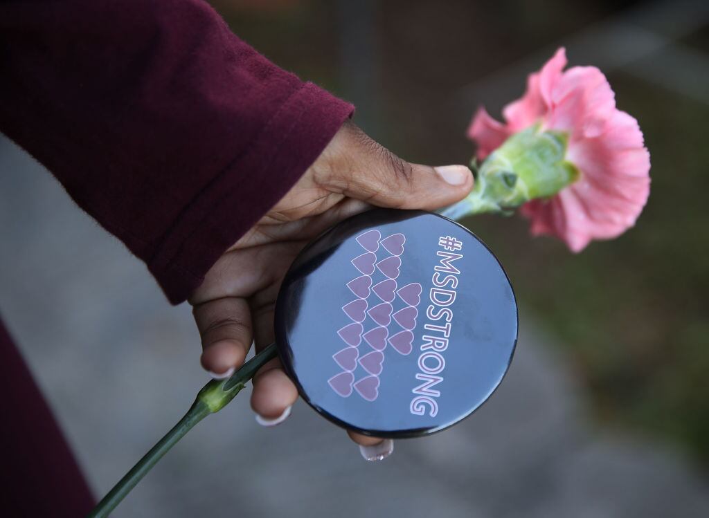 Os estudantes da escola Marjory Stoneman Douglas voltaram às aulas nesta quarta-feira. A escola foi palco de um massacre, no último dia 14 quando um atirador matou 17 pessoas