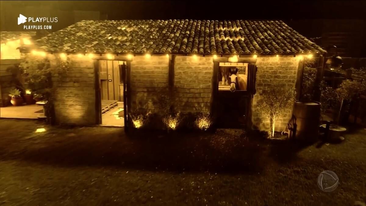 Conforme descrita por Mion, a Baia tem exatamente 16m². É o local em que o cavalo Lyon fica para dormir