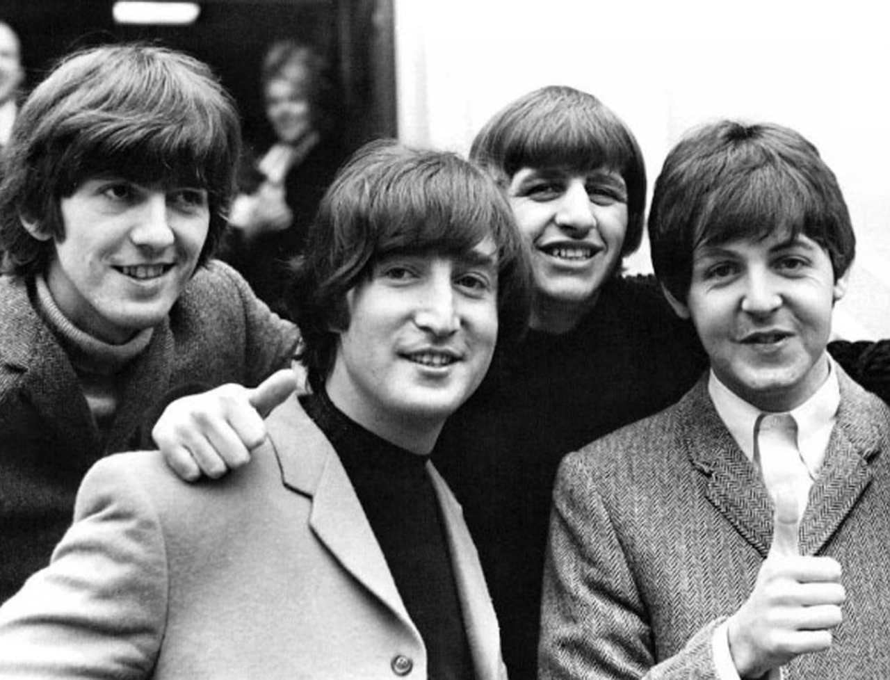 A banda lançou nada mais nada menos que 12 álbuns de estúdio enquanto esteve reunida, com mais de 300 músicas, a maioria delas de composição da dupla Lennon/McCartney. É difícil elencar as melhores delas, mas há quem se arrisque: “A day in the life’, “Penny Lane”, Strawberry Fields Forever”, “Something” e etc., etc., etc...
