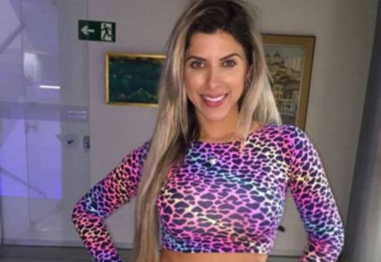 Ana Paula Minerato é outra loira que já esteve no palco do Legendários

+ Joelma e Chimbinha se emocionam e se abraçam no palco do Legendários; veja os convidados

+ Mergulho com tubarões! Juju passa por poucas e boas na África do Sul

+ Estilo próprio! Joelma, da banda Calypso, adora looks bafônicos; veja!
