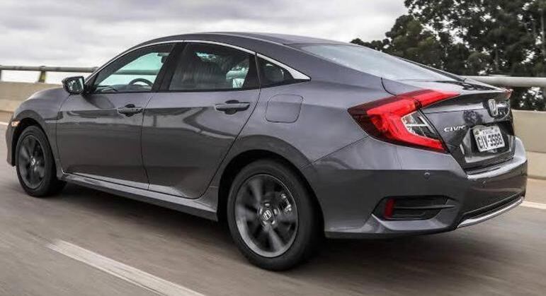 Com suspensão dianteira e traseira independente entrega conforto e precisão à medida