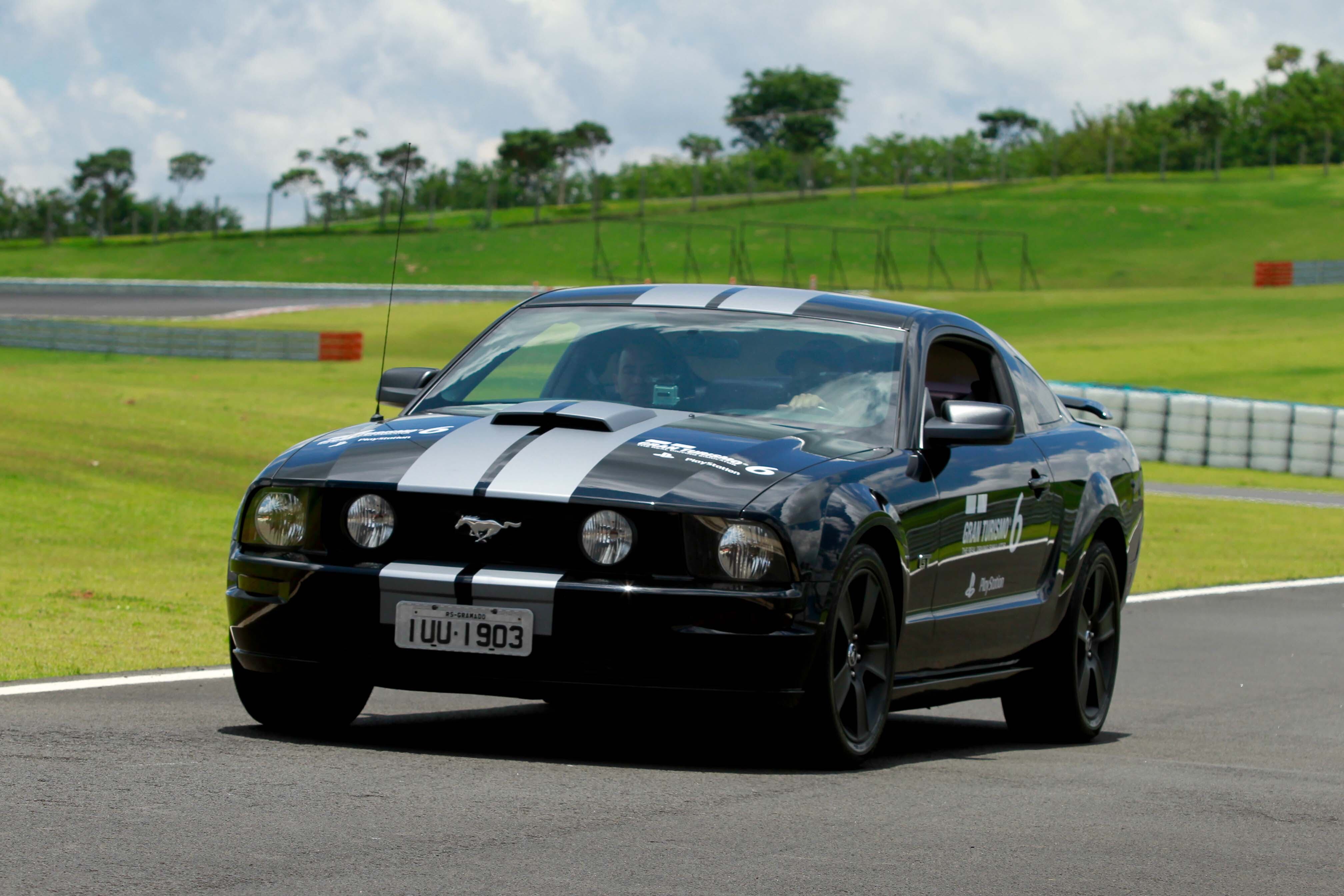 Uma curiosidade é que, apesar de profusão de carros do GT6, nem todos os modelos disponíveis para o passeio eram exatamente iguais aos seus equivalentes virtuais