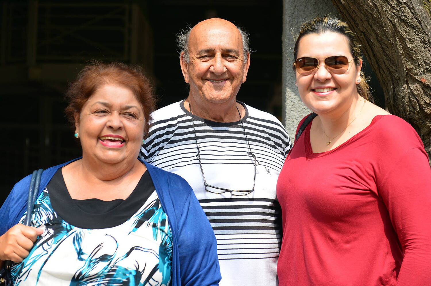 Dona Nilsa Brigida, 69 anos,
aposentada, e o marido, João Pedro, 77 anos, também aposentado, acompanharam a filha Fabiane Oliveira, 42 anos, ao Colégio Santa Cruz neste domingo (2). Moradores de Santa Catarina, o casal de idosos veio justificar a abstenção. Apesar disso, João Pedro afirma que votou em todas as eleições desde 1958.

— O voto
é importantíssimo, e a nossa politica esta em uma situação caótica. Temos que
fazer a nossa parte, eleger gente nova e que tenha compromisso com o Pais