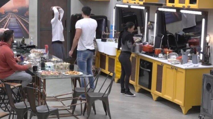 Quem nunca se divertiu com os episódios de Todo Mundo Odeia o Chris? Em um momento de descontração durante a quarta temporada do reality, os participantes relembraram cenas marcantes do programa, que é sucesso na tela da Record TV.

A nova temporada do Power Couple Brasil estreia na próxima segunda-feira (2), às 22h45, na tela da Record TV
