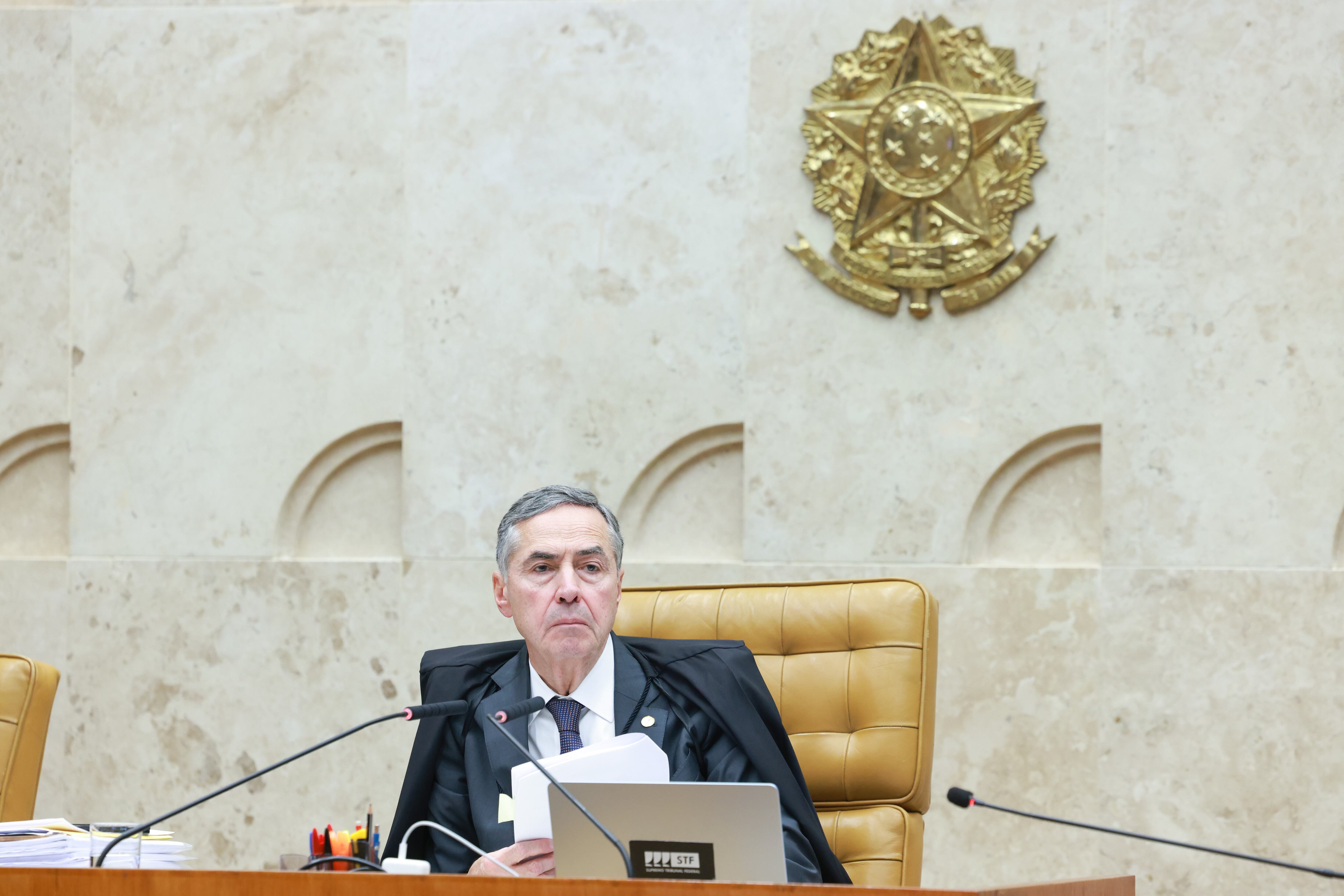 Barroso diz que julgamento de Bolsonaro exige 'serenidade'