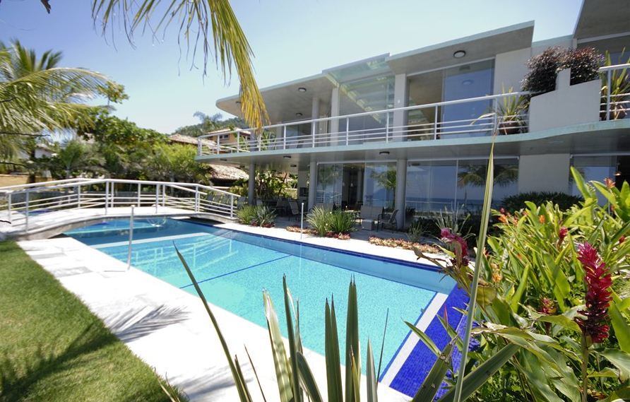 Esta mansão de 885,9 m² está sendo anunciada por R$ 15 milhões (US$ 4,1 milhões)
