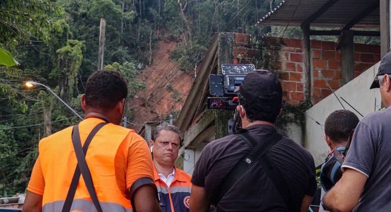 Tarcísio mudou o gabinete de São Paulo para São Sebastião após tragédia