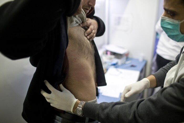 Além do frio, as superlotações estão causando riscos graves para a saúde dos refugiados, que começaram a apresentar hematomas na pele e correm risco de morrerem de hipotermia