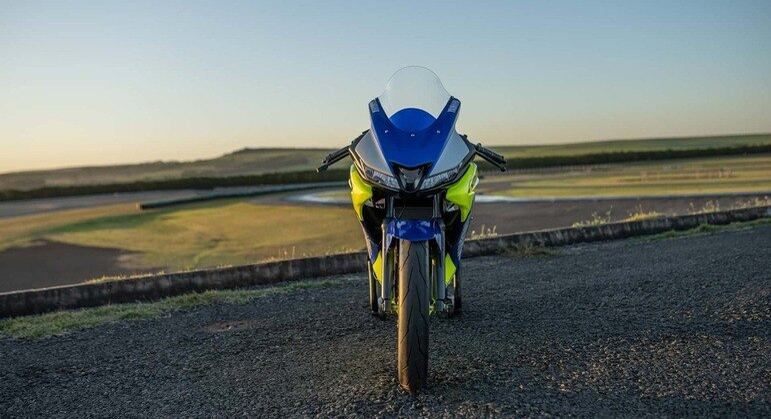 Moto conta com faróis de LED