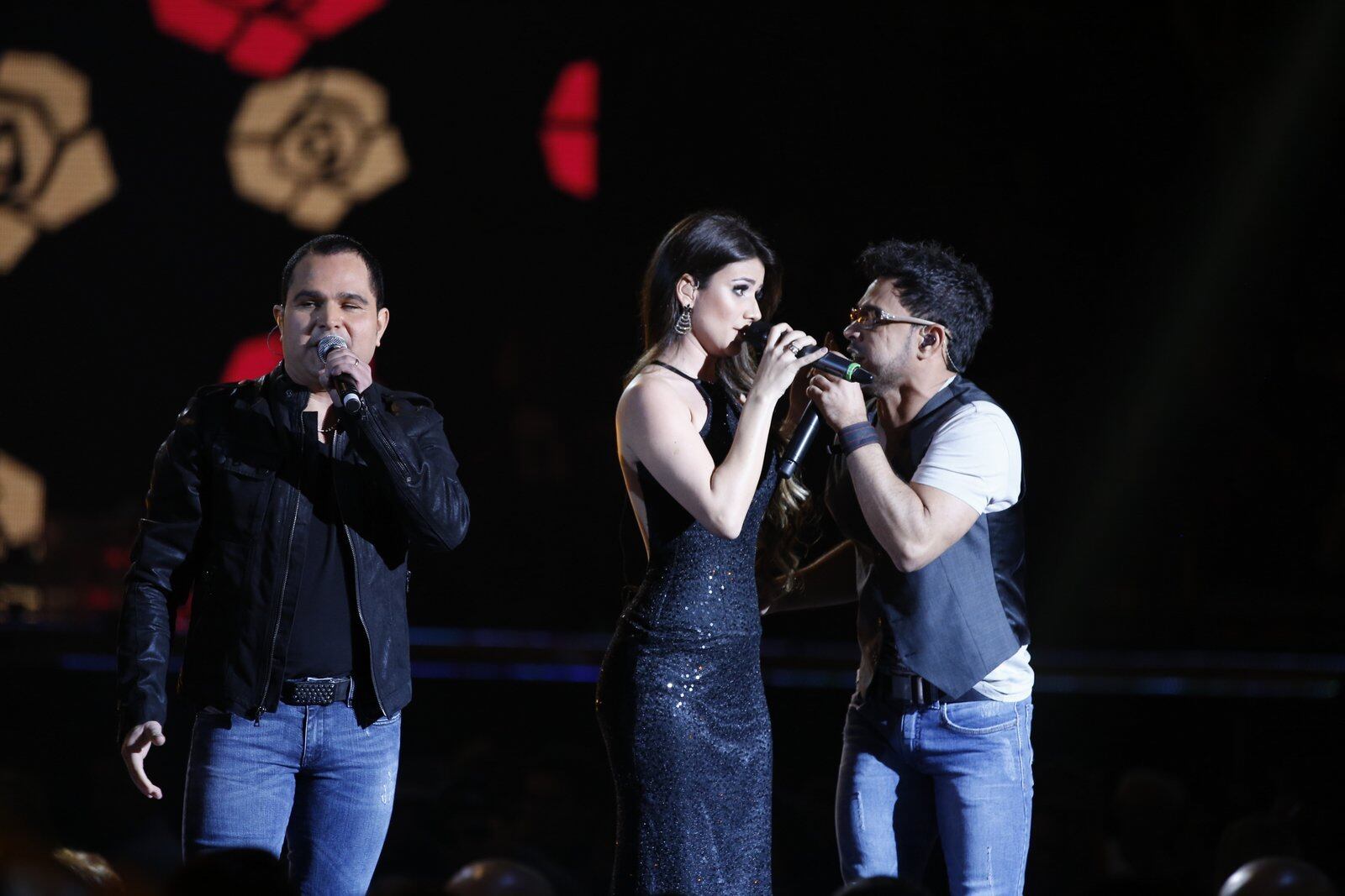 Paula Fernandes e Zezé di Camargo e Luciano dividiram o palco no início da premiação