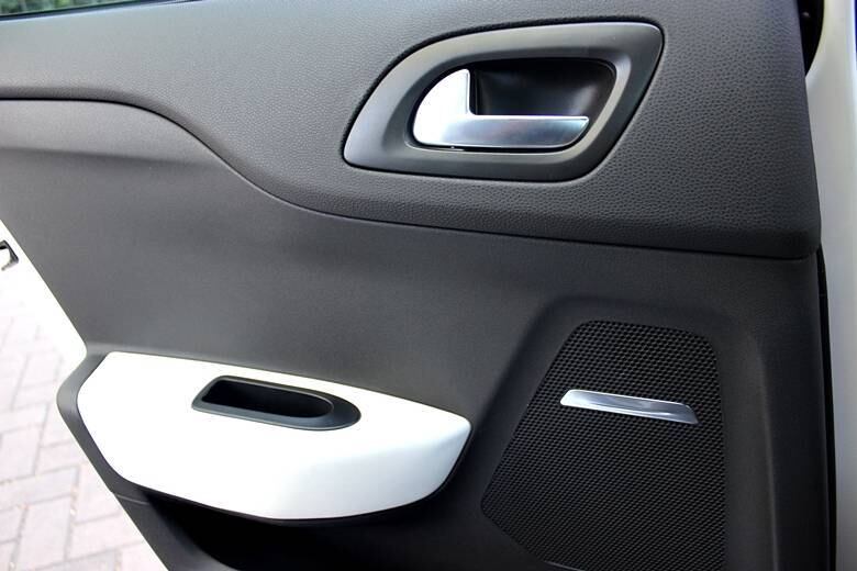 Onde está o botão do vidro elétrico? No DS4, o design falou mais alto do que funcionalidade

Luiz Betti/R7
