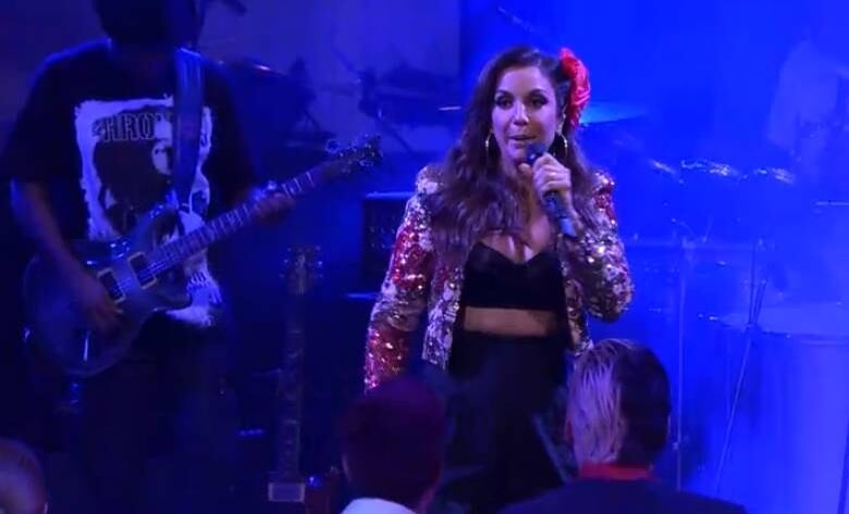 Ivete Sangalo chegou para causar no BBB! A cantora foi simpática com todos os confinados. Ivete deu beijinho em cada confinado