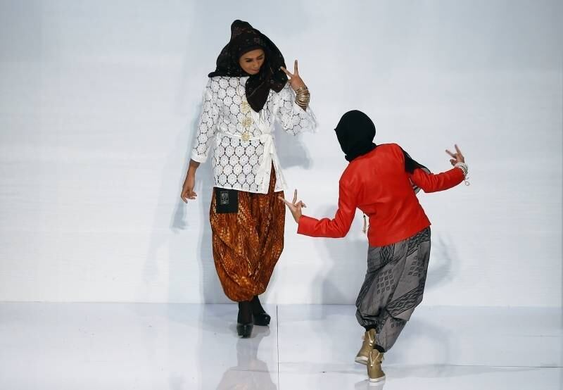 Modelos apresentam
criações de Afdlin Shauki durante o Festival
de Moda Islâmica da Kuala Lumpur Fashion Week, na Malásia
