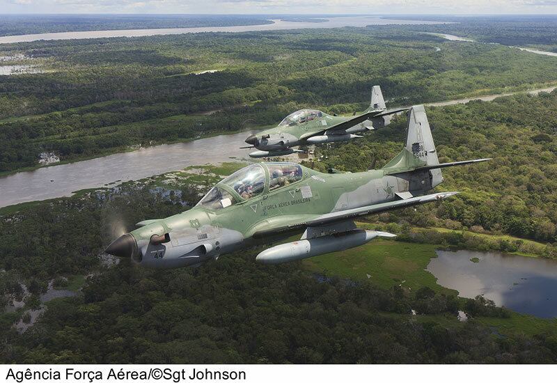 Outro caça da FAB é o A-29 Super Tucano, que é fabricado no Brasil e alcança até 557 km/h de velocidade 