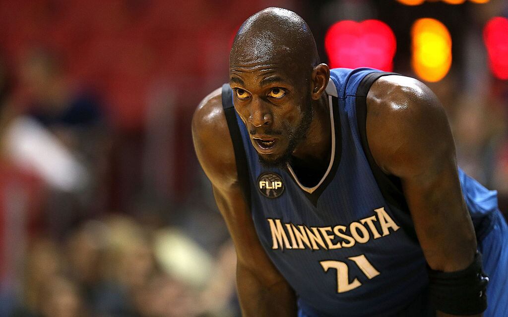 O ala/pivô Kevin Garnett confirmou que deixaria as quadras de basquete em setembro deste ano, aos 40 anos, após 21 temporadas como profissional. Garnett chegou à NBA muito cedo, em 1995. Ao longo desses anos, se destacou como um dos jogadores mais viscerais a ter passado pela liga, e se tornou exemplo de raça e esforço máximo para vencer. Conquistou seu único título em 2008, com o Boston Celtics
