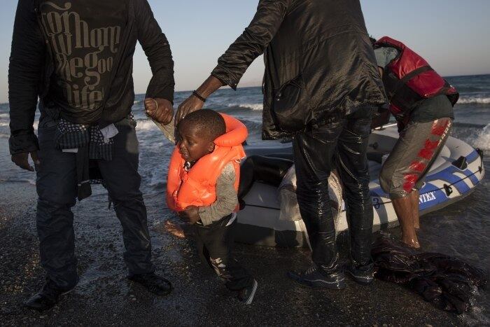 O ditador, que se autodenominou "Sua Excelência Xeique Professor Doutor Presidente", governo o país brutalmente prendendo pessoas acusadas de bruxaria e dizendo que poderia curar a AIDS