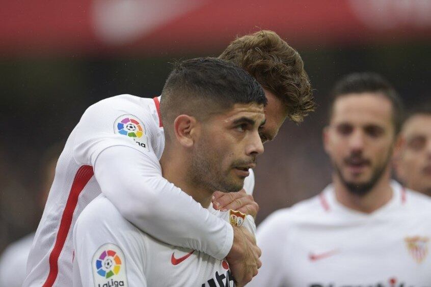 Banega comemora gol de pênalti que abriu caminho para a vitória