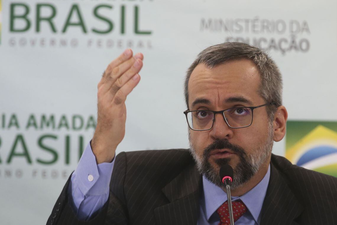 Ministro Abraham Weintraub fez anuncio em coletiva