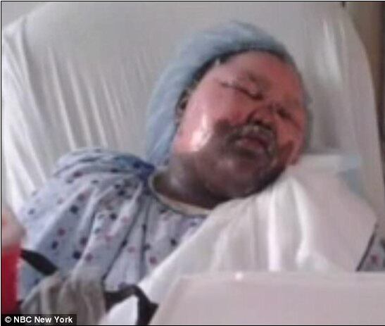 Um novo desafio que virou moda nos Estados Unidos tem causado sérias queimaduras em crianças e adolescentes e, até agora, já provocou uma morte. Conhecido como 'Hot Water Challenge' — ou 'Desafio da Água Fervente' —, o jogo consiste em jogar água fervente em um amigo desavisado ou instigá-lo a beber a água quente com um canudo. As crianças dizem que são inspiradas por vídeos do Youtube