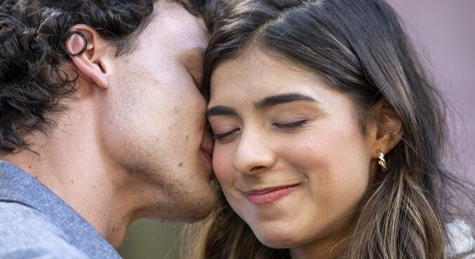 Atores também viveram par romântico na série Todas as Garotas em Mim