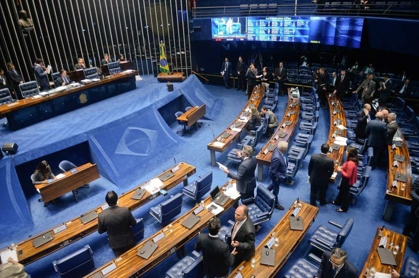 Romero Jucá (PMDB-RR) deu parecer contrário a todas as 178 sugestões de emendas