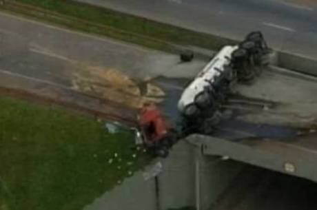 De acordo com a PRF, veículos de carga têm resgate complicado