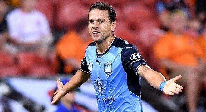 Aos 33 anos, Bobô é o artilheiro do Campeonato Australiano