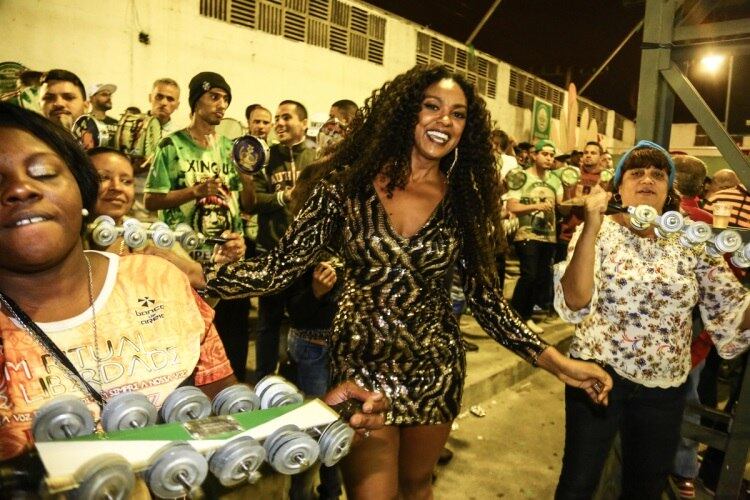 A bela participou do ensaio da Imperatriz, em Ramos, Rio de Janeiro