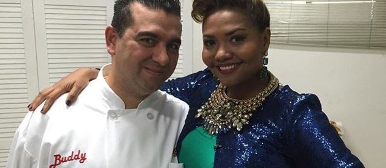 Gaby Amarantos marca presença na estreia do Batalha dos Confeiteiros Brasil