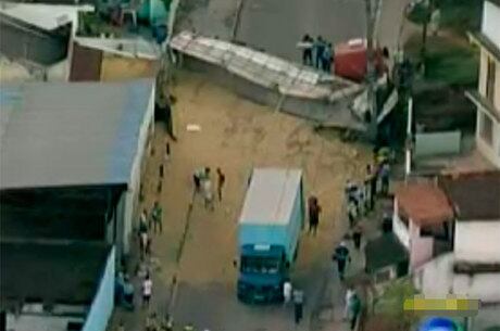Carreta tomba em Águas Claras
