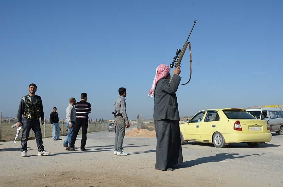 Nessa galeria de fotos, o internauta do R7 vê de perto a destruição da cidade de Aleppo, flagrada pelas lentes do fotojornalista brasileiro Edrien Esteves. Leia a reportagem completa
