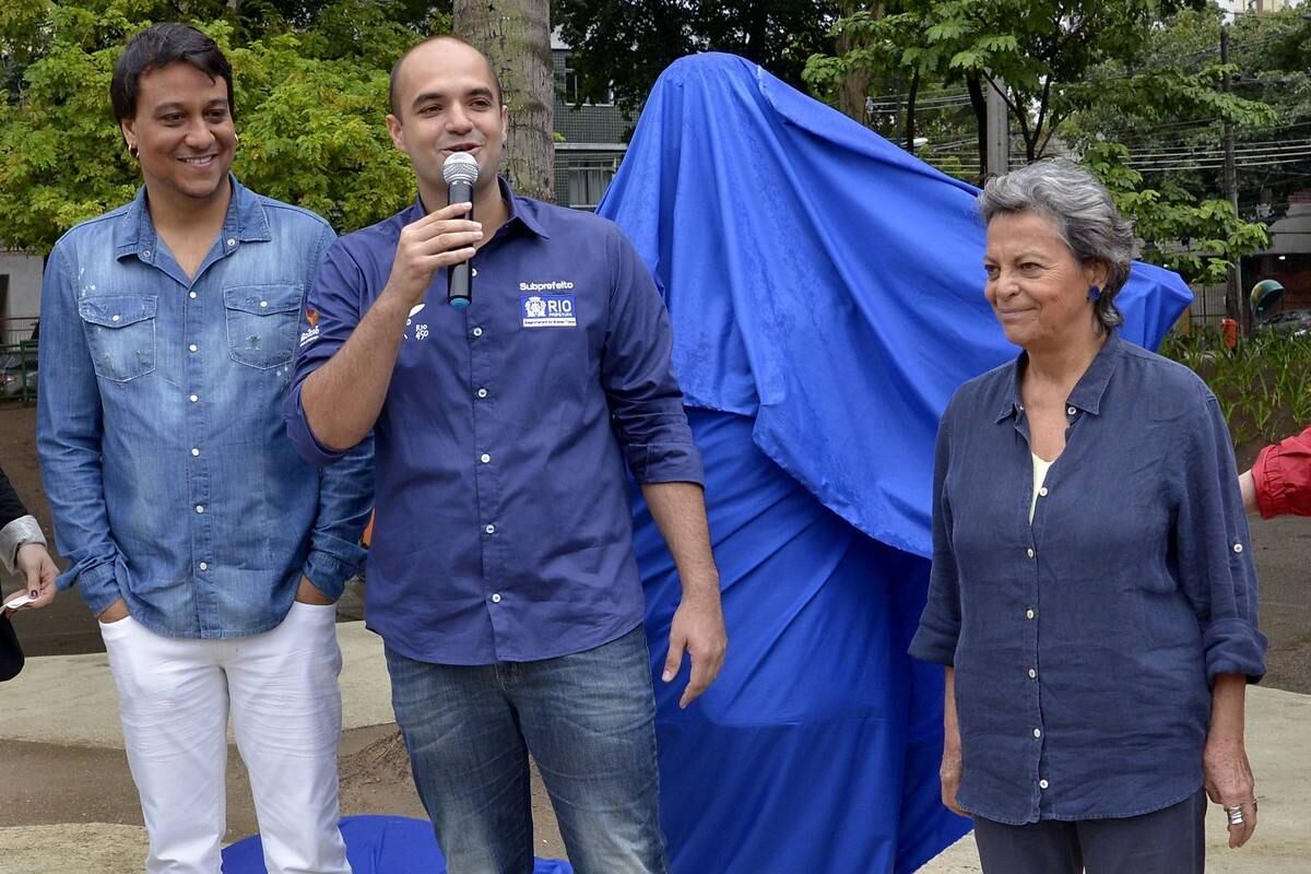 A responsável pela obra é a artista plástica Christina Motta