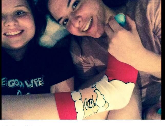 
Os médicos estão avaliando se a jovem morreu de meningite, porém, não está claro qual dos cinco tipos de meningite Andrea tinha. A doença é uma inflamação das membranas que envolvem o cérebro e a
medula espinhal, de acordo com os Centros para Controle e Prevenção de Doenças.
A vacinação protege contra a maioria dos casos de meningite bacteriana

 