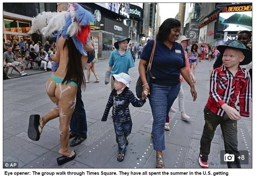 Os homens que invadiram a casa de Kabula na Tanzânia pediram para que sua família entregasse todo o dinheiro que tinha