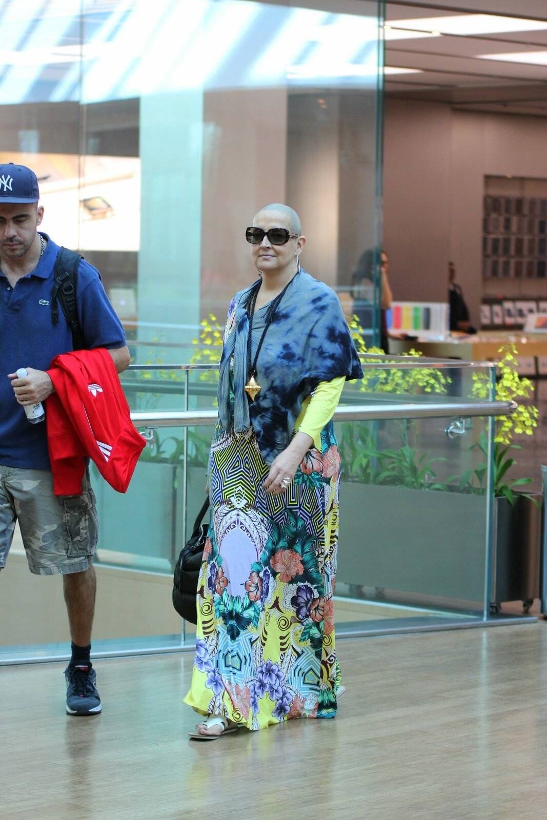 Betty está recuperada do problema de saúde, e está visivelmente bem 